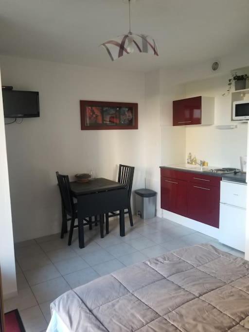 Studio De Plain-Pied Avec Terrasse Tout Proche Mer Курсель-сюр-Мер Екстер'єр фото